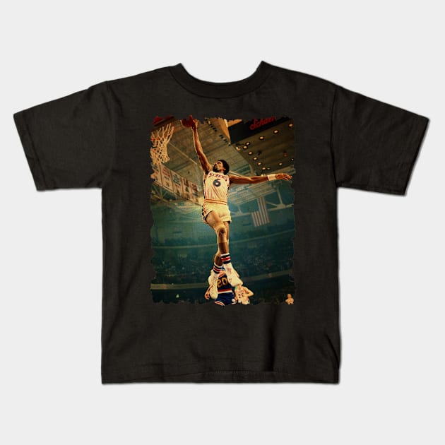 vintage julius erving flying dunk Kids T-Shirt by ludfiprayogi